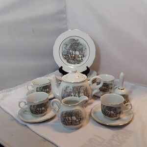 AVON CURRIER AND IVES SCALLOPED SNOW HOUSE 1977 VILLAGE 16 PC TEA SET